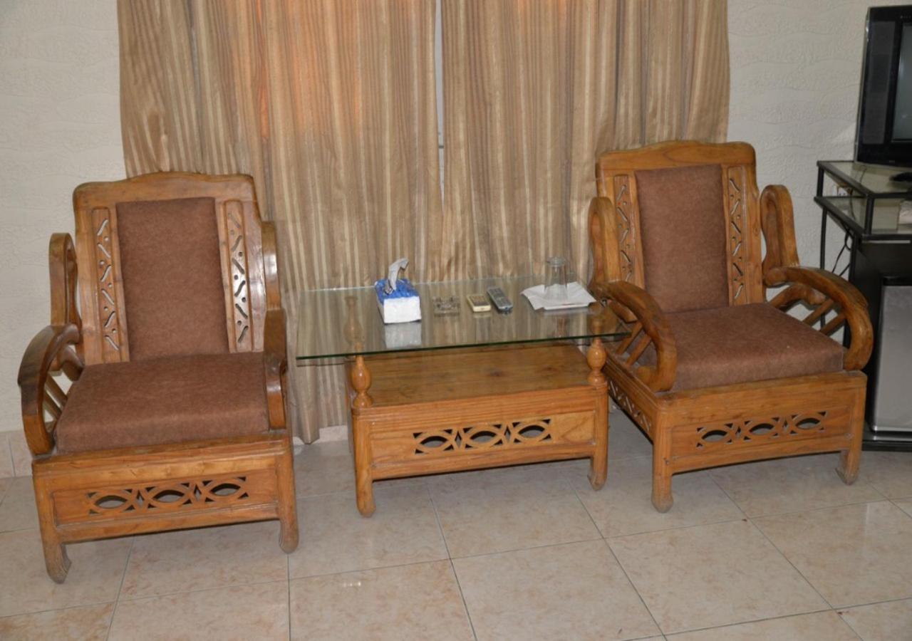 Step Inn Hotel Sukkur Екстер'єр фото