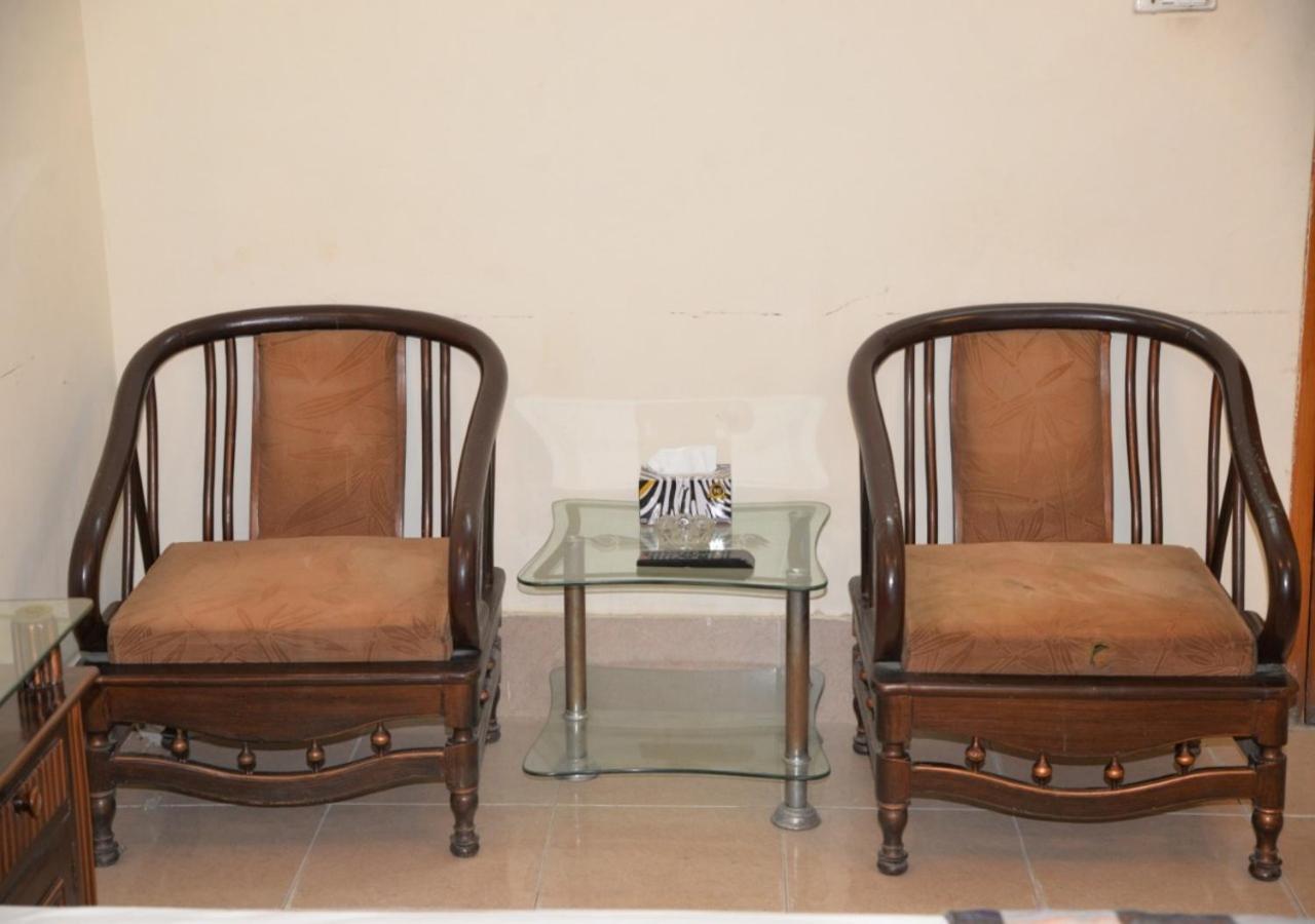 Step Inn Hotel Sukkur Екстер'єр фото