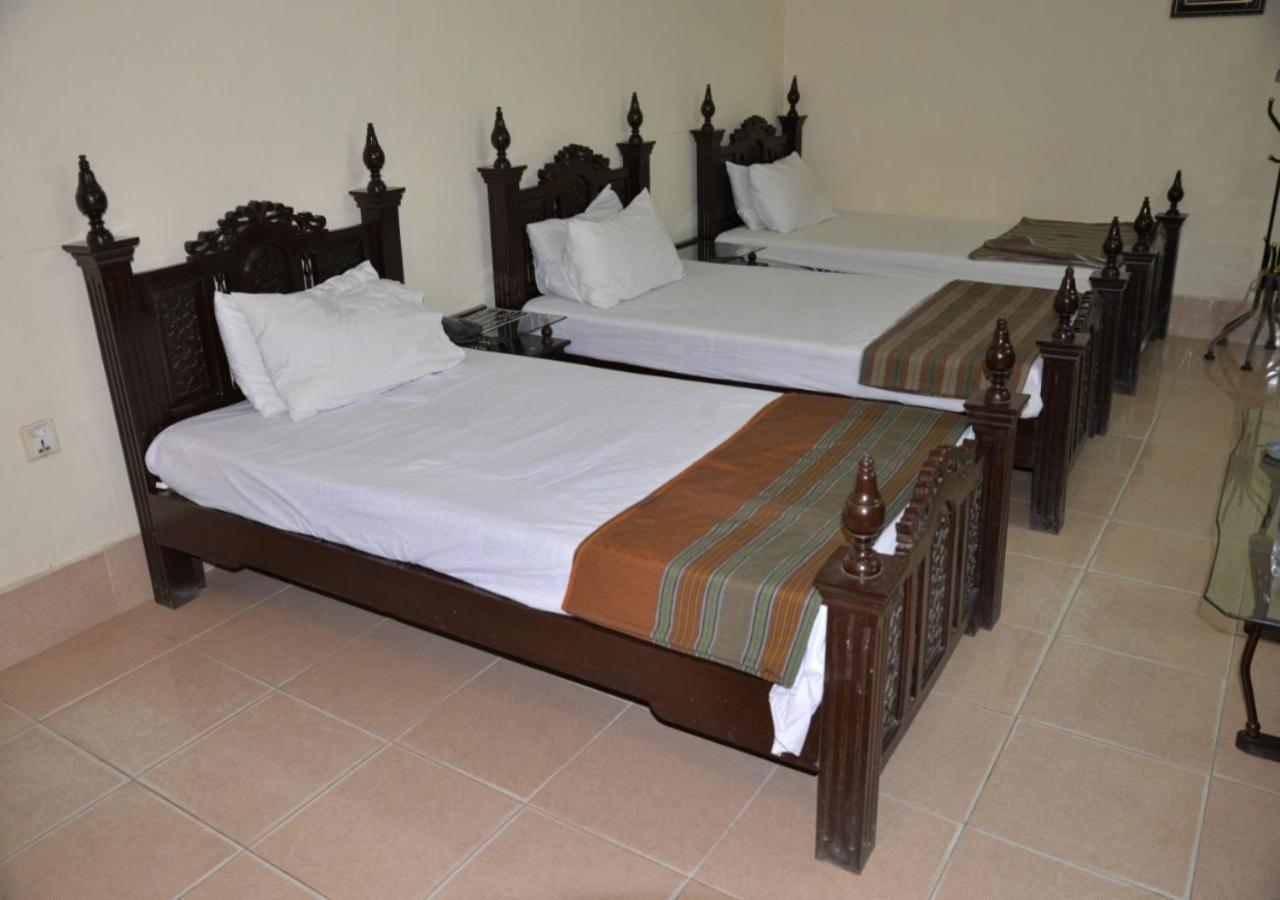 Step Inn Hotel Sukkur Екстер'єр фото