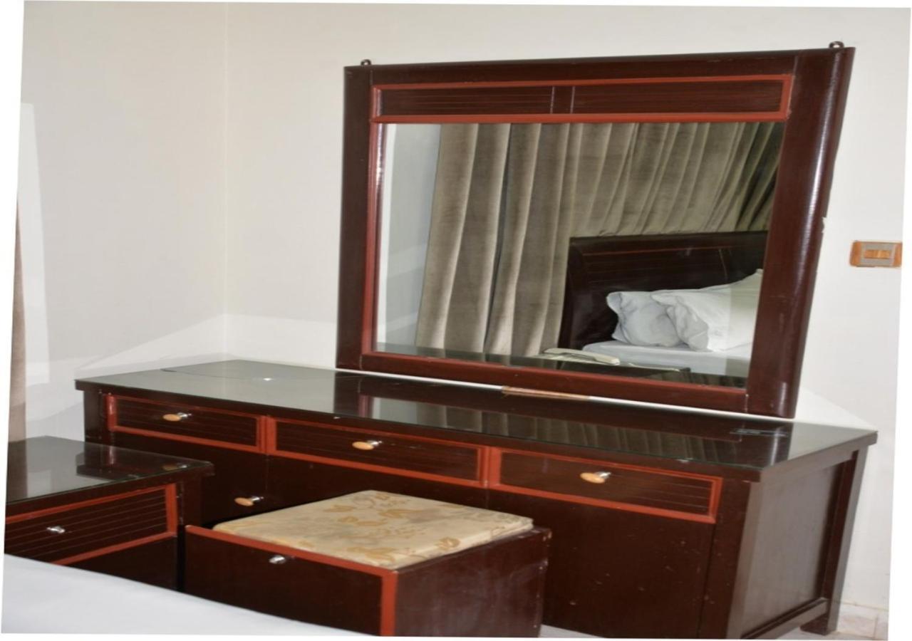 Step Inn Hotel Sukkur Екстер'єр фото
