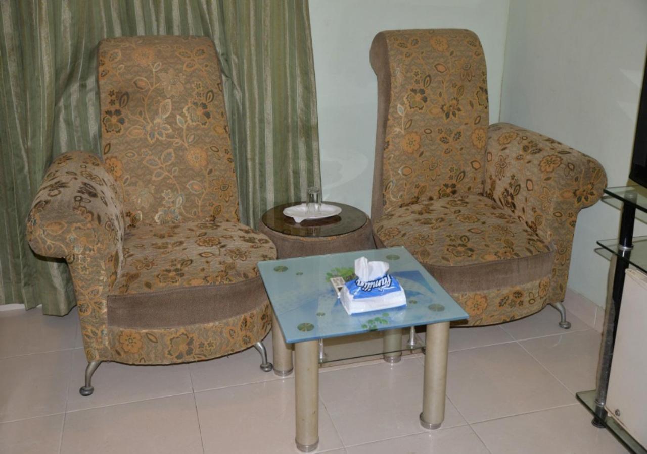 Step Inn Hotel Sukkur Екстер'єр фото